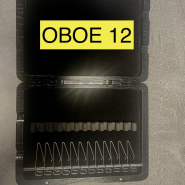 Wood reed case with springs : 12 oboe reeds